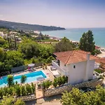 Villa Lourdas By *