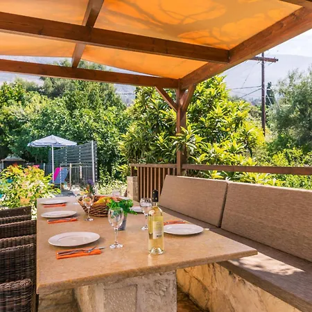 Βίλα Lourdas By *