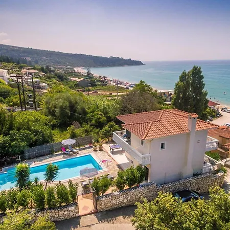 Villa Lourdas By *
